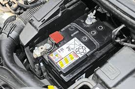 La batteria auto scarica è il guasto più frequente in inverno che costringe ad avviare il motore con i cavetti batteria di emergenza nei casi più fortunati. Come Tenere In Forma La Batteria Dell Auto