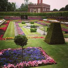 Hampton Court Palace Gardens Uk Gardens Of The World Hampton Court Gardens Gorgeous Gardens