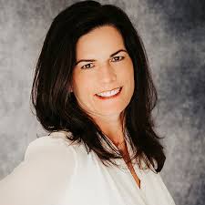 Crystal Hale's Instagram, Twitter & Facebook