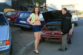 Naked girl helps to repair car — Russian Sexy Girls