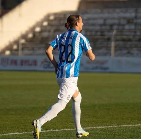 Emiljano Mihana bën debutimin e tij të parë në ndeshjen FK Bylis - KF Tirana. Trajneri Shkembi ka vendosur t'i japë besimin të riut, lojtar i Akademisë së Futbollit Tirana. Rritu, mëso,