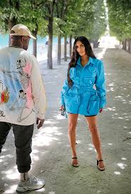 Читай первую статью об истории. U Kim Kardashyan Est Armiya Klonov Kotorye Primeryayut Za Nee Odezhdu Hello Russia