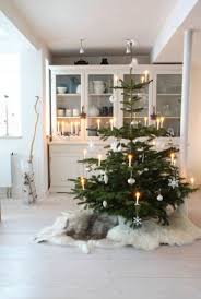 Comme chaque année, nous vous proposons la vente, la livraison et la décoration de votre sapin de noël sur genève et france. Decoration Pied Sapin Noel Des Idees Trouvees Sur Pinterest Decoration Noel Deco Noel Sapin De Noel