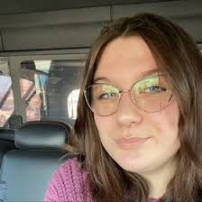 Elle Moore (mooreelle19)