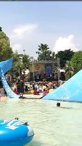 Kolam Ombak Dan Main Busa Foto Ciputra Waterpark Surabaya Tripadvisor
