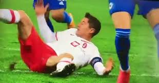 Musi również odcierpieć karę dyskwalifikacji. Bosnia Gra W Dziesiatke Zasluzona Czerwona Kartka Wideo Pilkarskie Memy Wideo I Newsy Ekstraklasatrolls Pl
