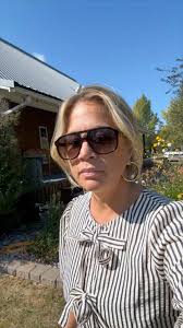 It's finally here! Our 'Cozy🎄Christmas Giveaway' You'll be all set for the  Holidays with these goodies! 🎄 2 blush Accent Pillows 🎄 Nordstrom 'Bliss  Plush Throw' 🎄 Bottle of Josh 'Cab Sav'