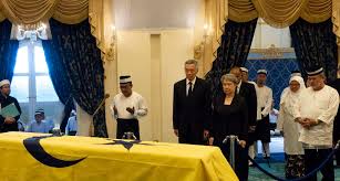 Dymm sultan johor sultan ibrahim ibni almarhum sultan iskandar bertitah mengingatkan rakyat tidak mengambil mudah dengan. Pm Lee Attends Funeral Of Johor Sultan S Mother Today