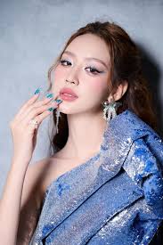 Hoa hậu Lê Nguyễn Bảo Ngọc mặc gì khi đi sự kiện?