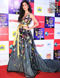 Katrina Kaif Zee Cine Awards 2019 Bollywood Fashion Gowns Red Saree Blouse