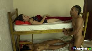 Novinha Se Masturba Ao Ouvir Sua meia-Irmã fodendo Com O Namorado de Pau  Grande Na Cama Debaixo Do Beliche!, Parte 1 - AmoPornoBR - XNXX.COM