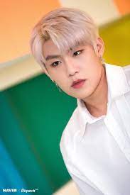 He placed sixth in the second season of produce 101, becoming a member of the project group wanna one. Park Woojin Wanna One Spring Breeze Making Mv Naverxdispatch Selebritas Entertainment Pacar Pria
