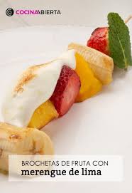 Si tienes una visita el lunes empieza la nueva temporada del programa cocina abierta de karlos arguiñano con nuevas recetas receta del postre de manzanas rellenas asadas de la mano de la cocinera eva arguiñano. Receta De Brochetas De Fruta Con Merengue De Lima Eva Arguinano En 2020 Brochetas De Frutas Postres Frios Postres Saludables