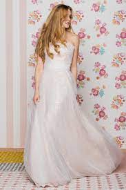 Ob farbenfrohe accessoires, dezente farbige akzente oder farbige brautkleider, der fantasie sind keine grenzen gesetzt. Brautkleid Farbig Corsagenkleid In Tull Mit Nude Unterlegt Kuss Die Braut Brautmode
