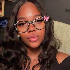 SZA's "SOS" breaks the record for biggest single day streams for an R&B  album in Spotify history, with 68 million 👏👏👏