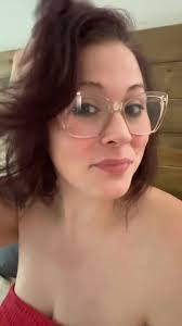 Iris Peterson's Instagram, Twitter & Facebook