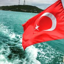 Kktc bayrağını sol üst şeridi başında eğik dışı sarı içi kırmızı. Beyza Adli Kullanicinin Love Panosundaki Pin Turkler Turkiye Bayrak