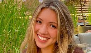 Shannon Howes's Instagram, Twitter & Facebook