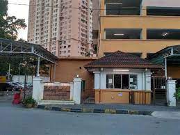 Since pelangi indah's entrance is the other side, i cannot say for sure its the same case but please ts, if u looking for smaller unit like 869sqft,then pelangi indah is good choice. Pelangi Indah Condominium Intermediate Condominium 3 Bedrooms For Sale In Jalan Kuching Kuala Lumpur Iproperty Com My