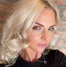 Jenny Lilley's Instagram, Twitter & Facebook