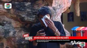 Rhoma irama boleh saja vocal. Rhoma Irama Teteskan Air Mata Di Depan Personel Soneta Yang Masih Aktif Halaman 3 Merdeka Com