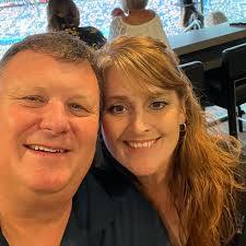 Who can make booze infused wedding cakes and cupcakes?