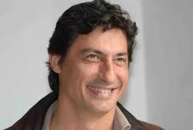 Emilio solfrizzi was an actor who had a successful hollywood career. Che Fine Ha Fatto Emilio Solfrizzi Cosa Fa Oggi Il Protagonista Di Tutti Pazzi Per Amore Meteoweek