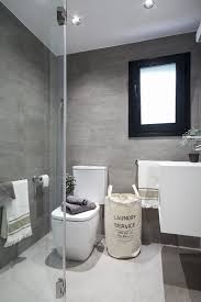 Para optimizar los espacios, simplemente inserte la cabina de ducha en ángulo. 20 Ideas Para Decorar Banos Pequenos
