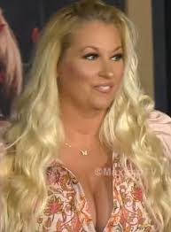 Arlene Davidson's Instagram, Twitter & Facebook