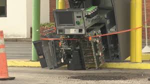 Regions bank branches in memphis, tennessee. Thieves Try To Steal Atm Machine From Bank Less Than 2 Blocks Away From Police Precinct Fox13 News Memphis