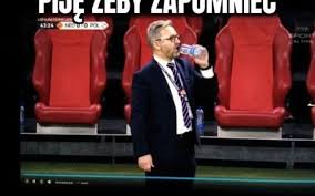 Wśród memów po spotkaniu z holandią (1:2) królują te o przekłuciu pompowanego balona ale są i takie, które sugerują zręczne zmylenie wszystkich przeciwników przed euro. Pije Zeby Zapomniec Memy Po Meczu Holandia Polska Gol24 Pl