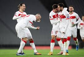 Bursaspor ist 2010 überraschend meister geworden. Die Turkische Nationalmannschaft Zwischen Euphorie Und Erwartungsdruck Ligablatt Fussball Zur Stunde