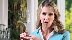 How to Create an Elegant Wine-Themed Easter Gift Basket at Home