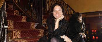 Mazarine pingeot, fille cachée de françois mitterrand, évoque dans les colonnes de l'obs les semaines qui ont suivi la révélation de son existence pour l'occasion, l'obs consacre un très large dossier à l'ancien président de la république et évoque notamment la révélation de l'existence de sa. Mazarine Pingeot Qui Est Didier Le Bret Le Mari De La Fille De Francois Mitterrand Gala