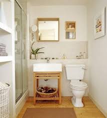 ¿todavía creen que dentro de un baño pequeño resulta difícil incorporar también una ducha y aún así tener comodidad y buen gusto?. Bano Pequeno Con Accesorios Sobre Base Minimalista Decoracion De Interiores