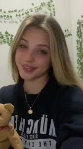 #scarlet she’s beautiful and doenst deserve all the hate!@scarlett