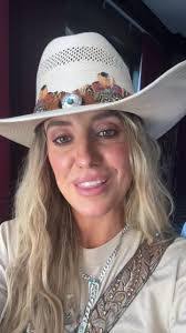 Gena Rutledge's Instagram, Twitter & Facebook