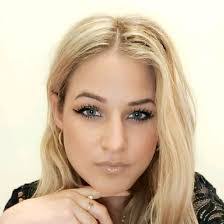 Tamara Paris's Instagram, Twitter & Facebook