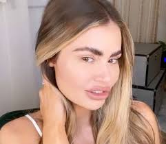 The sims is a series known for giving you the freedom to do nearly anything you wan. Chloe Sims Shows Off Real Complexion As She Goes Bare Faced After Filler Removal Celebrity Land International