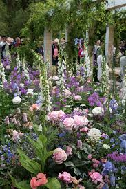 Chelsea Flower Show Chelsea In Bloom Little Watcher Chelsea Flower Bloom Chelsea Flower Show In 2020 Flower Landscape Chelsea Flower Chelsea Flower Show
