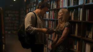Una commedia esistenzialista e bicefala che alterna i punti di vista e rivela il grado zero di una coppia e di un matrimonio dominato. L Amore Bugiardo Gone Girl Trama Cast E Streaming Del Film