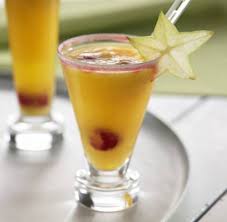 Mixez Tous Les Ingredients Avec De La Glace Pilee Versez Dans Une Coupe A Punch Cocktail Rhum Recettes A Base D Alcool Recette Cocktail