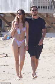 Fakat ne hamlin ne de disick kardashian ile ilişkisinden üç çocuk sahibi olan disick, daha sonra ondan ayrılıp sofia richie ile yeni bir aşka yelken açtı. Sofia Richie Unfollows Amelia Hamlin After Feeling Betrayed Over Scott Disick Romance Daily Mail Online