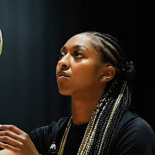 DiDi Richards's Latest Media Day Snaps Are Fierce si_lifestyle