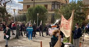 Μητσοτάκη είναι για τα πανηγύρια. 8ermh Ypodoxh Toy K Mhtsotakh Sthn Ikaria H Efhmerida Twn Syntaktwn