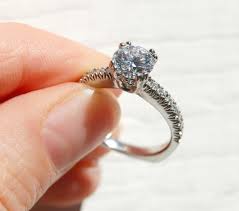 Découvrez les bagues de fiançailles en diamant chaumet et scellez votre engagement grâce à un bijou unique serti de diamants de différentes tailles. Pierres Precieuses Leur Signification Pour Un Mariage