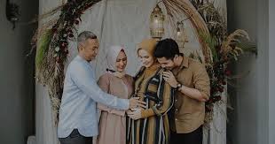 Terlebih belahan dada nia terlihat. Ini 5 Tips Paling Berjaya Untuk Memikat Hati Lelaki