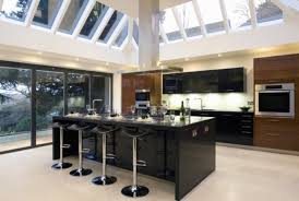 Cocina moderna con puertas blancas. Secretos Para Decorar Tu Cocina Americana Estreno Casa