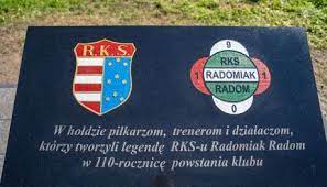 Znajdziecie tu relacje z meczów, wyniki, tabele, galerie zdjęć i video. W Starym Ogrodzie Stanela Tablica Upamietniajaca Legendy Radomiaka