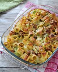 Pasta Con Cavolfiore E Salsiccia Al Forno Un Primo Saporito Nutriente Ed Economico Da Servire Anche Come Piatto Unico Ricetta Con Vi Nel 2019 Pasta Con Cavolfiore Ricette E Primi Piatti Di Pasta